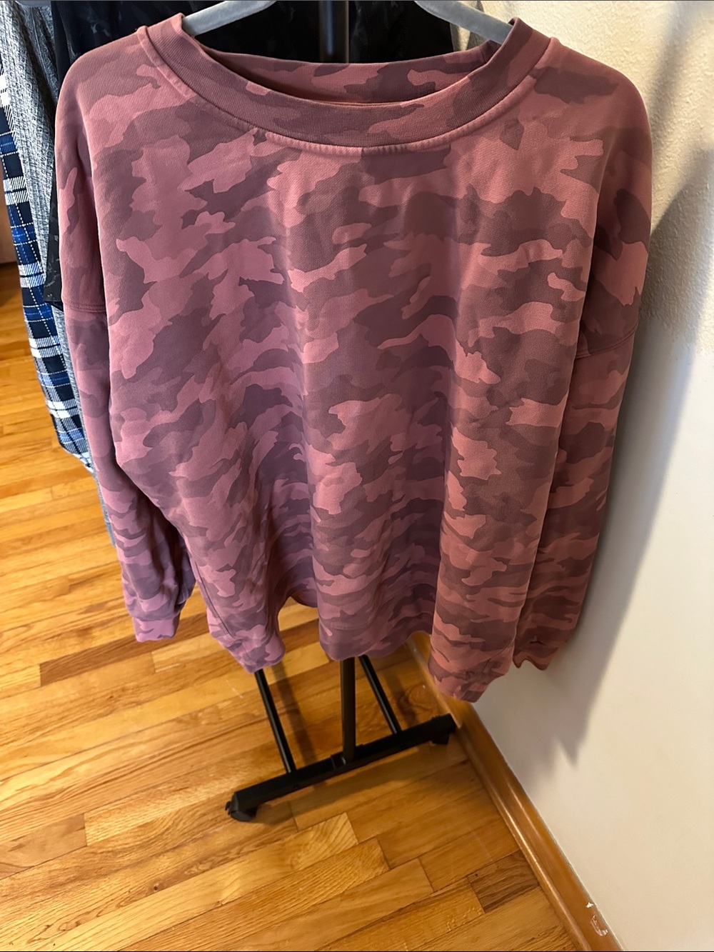 lululemon athletica Men's Mauve/Pink Camo Crewneck Sweater
